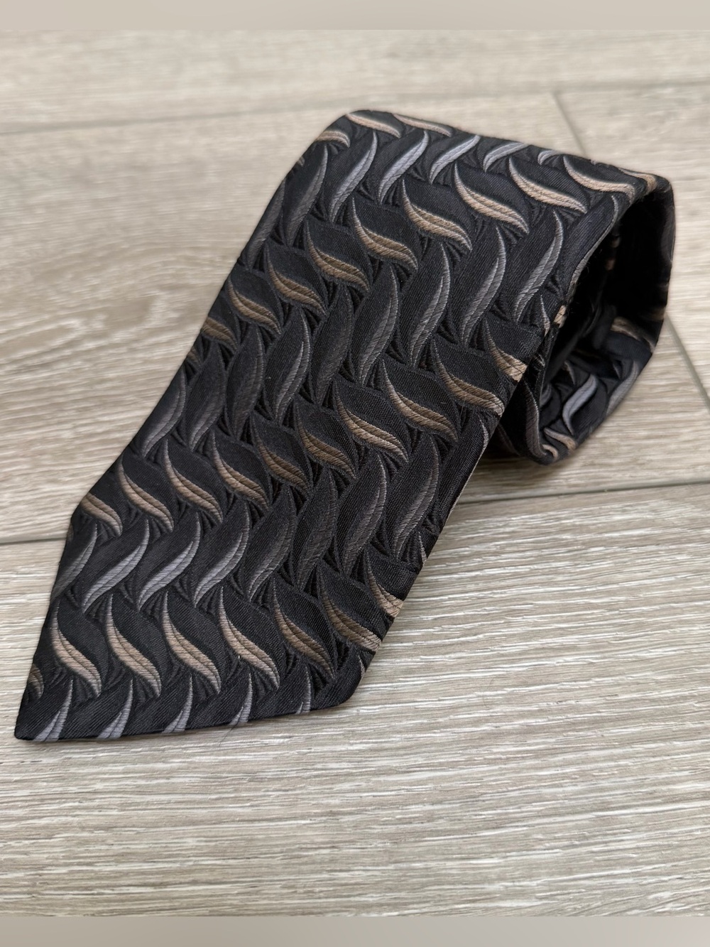BUGATCHI UOMO SILK TIE MADE IN ITALY 3.5” WIDE FEATHER ABSTRACT GREY BEIGE BLACK